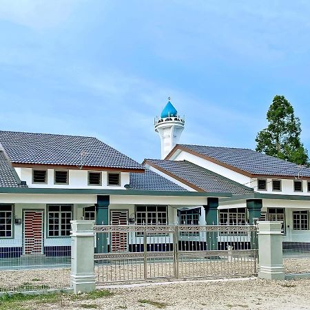 Nazza Homestay Besut With Swimming Pool Kampung Raja エクステリア 写真