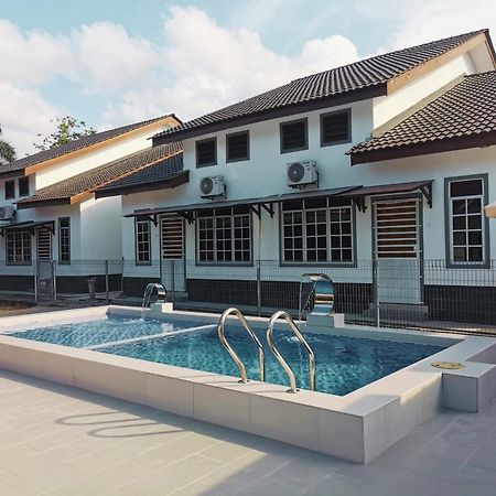 Nazza Homestay Besut With Swimming Pool Kampung Raja エクステリア 写真