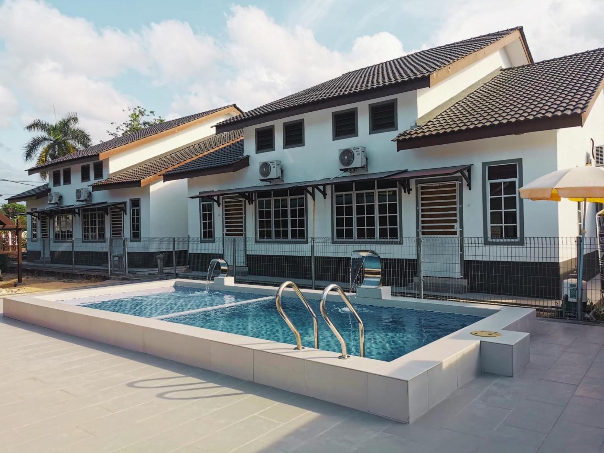 Nazza Homestay Besut With Swimming Pool Kampung Raja エクステリア 写真